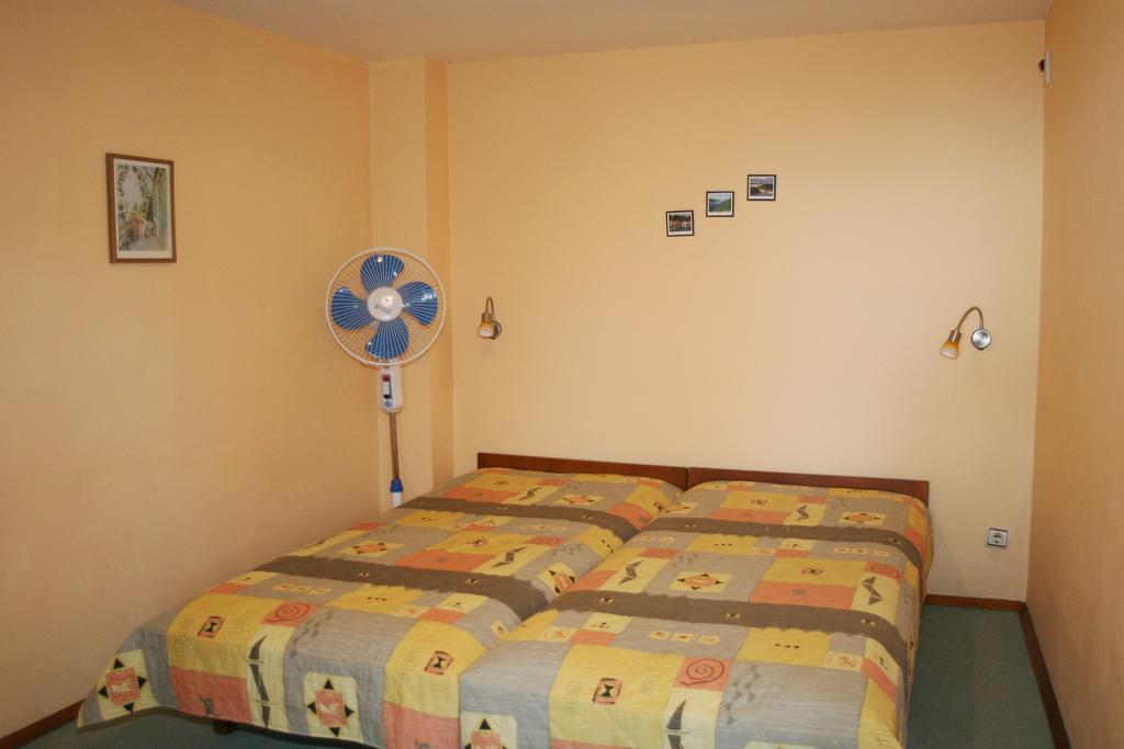 Regina'S Guesthouse Balchik Chambre photo