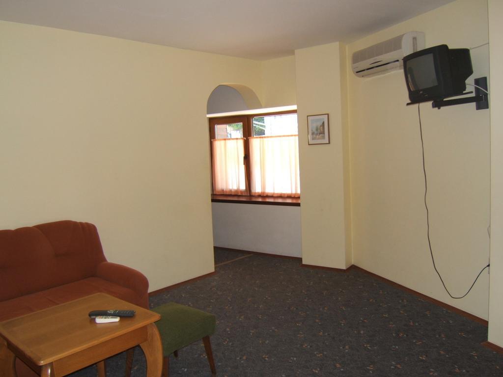 Regina'S Guesthouse Balchik Chambre photo
